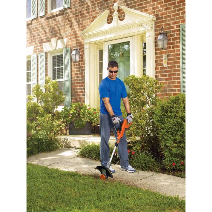 BLACK+DECKER 20v max litij trimer z nitko 12in 8B2Z483 na prostem - Image 4