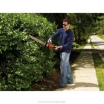BLACK+DECKER 22-palčne akumulatorske škarje za živo mejo z največ 20 V 8B2Z505 na prostem