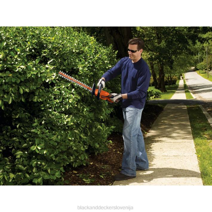 BLACK+DECKER 22-palčne akumulatorske škarje za živo mejo z največ 20 V 8B2Z505 na prostem - Image 1