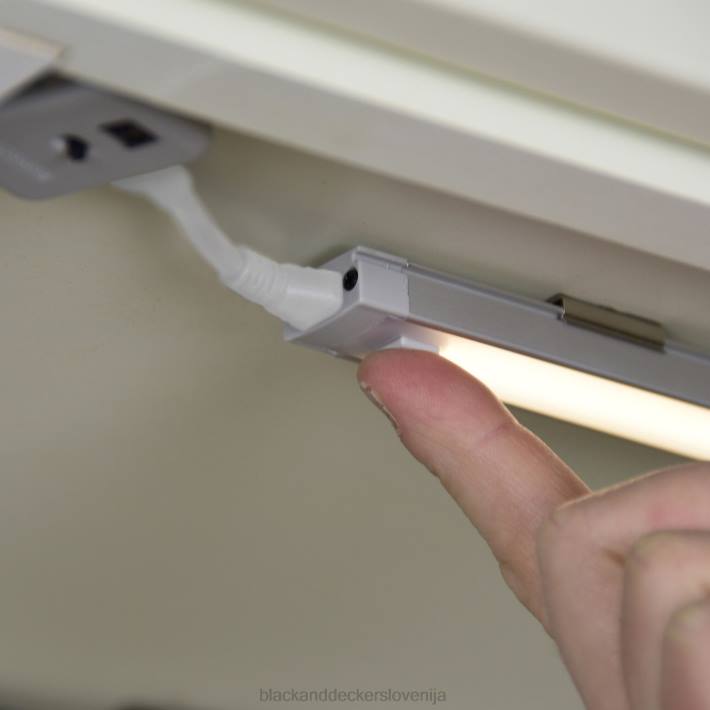 blackdecker_3_palicni_led_komplet_za_osvetlitev_pod_omaro_toplo_bela_9_8b2z710_orodja.jpg BLACK+DECKER 3-palični LED komplet za osvetlitev pod omaro toplo bela 9" 8B2Z710 orodja - Image 1