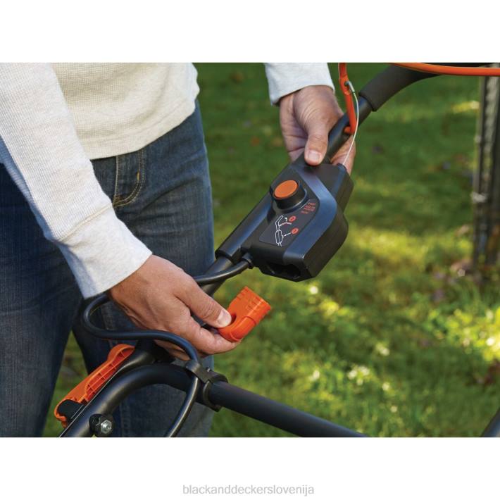 BLACK+DECKER 40v max akumulatorska kosilnica z baterijo in polnilcem priložena 8B2Z422 na prostem - Image 3