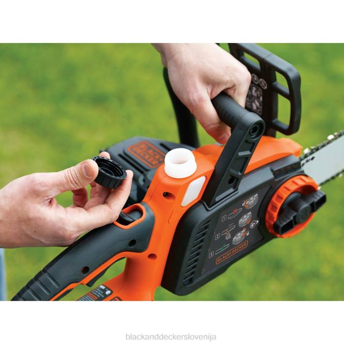 BLACK+DECKER 40v max akumulatorska verižna žaga 12-palčna 8B2Z390 na prostem - Image 5