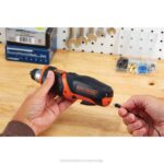 BLACK+DECKER Akumulatorski vijačnik 4v max s kompletom za obešanje slik 8B2Z564 orodja - Image 3