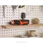 BLACK+DECKER Akumulatorski vijačnik 4v max s kompletom za obešanje slik 8B2Z564 orodja - Image 4