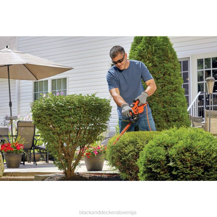 BLACK+DECKER električne škarje za živo mejo 17 in. 8B2Z501 na prostem - Image 1