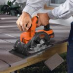 BLACK+DECKER Kombinirani komplet električnih orodij z največ 20 V Komplet brezžičnega električnega orodja s 4 orodji z 2 baterijama in polnilnikom 8B2Z544 orodja - Image 4