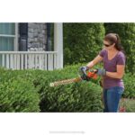 BLACK+DECKER škarje za živo mejo z 20-palčno žago na kabel 8B2Z504 na prostem - Image 3