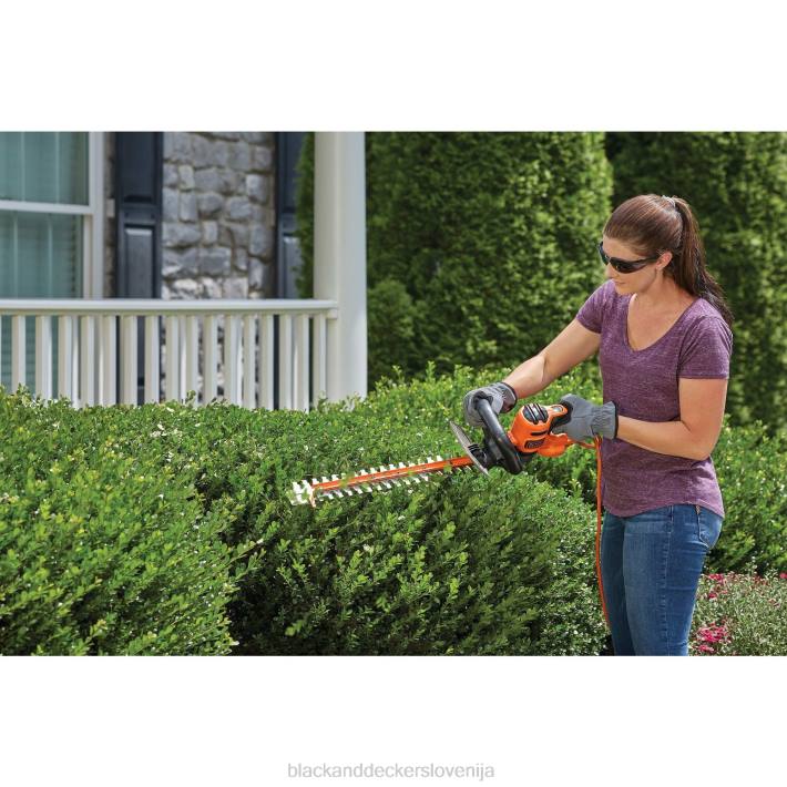 BLACK+DECKER škarje za živo mejo z 20-palčno žago na kabel 8B2Z504 na prostem - Image 3