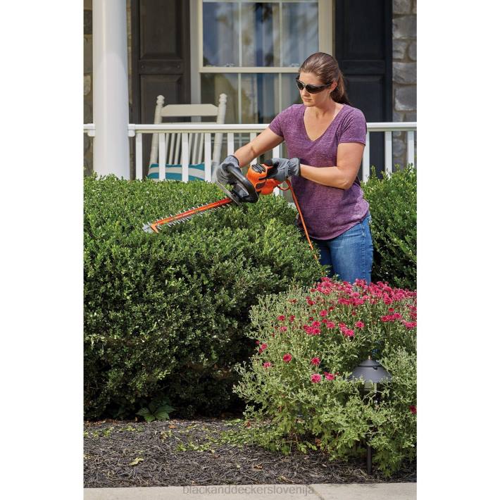 BLACK+DECKER škarje za živo mejo z 20-palčno žago na kabel 8B2Z504 na prostem - Image 4
