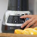 BLACK+DECKER tihi mešalnik s ciklonsko stekleno posodo 8B2Z283 kuhinja