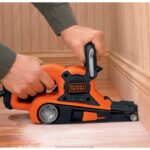 BLACK+DECKER tračni brusilnik z vrečko za prah 7-amp 3-palčni x 21-palčni 8B2Z645 orodja