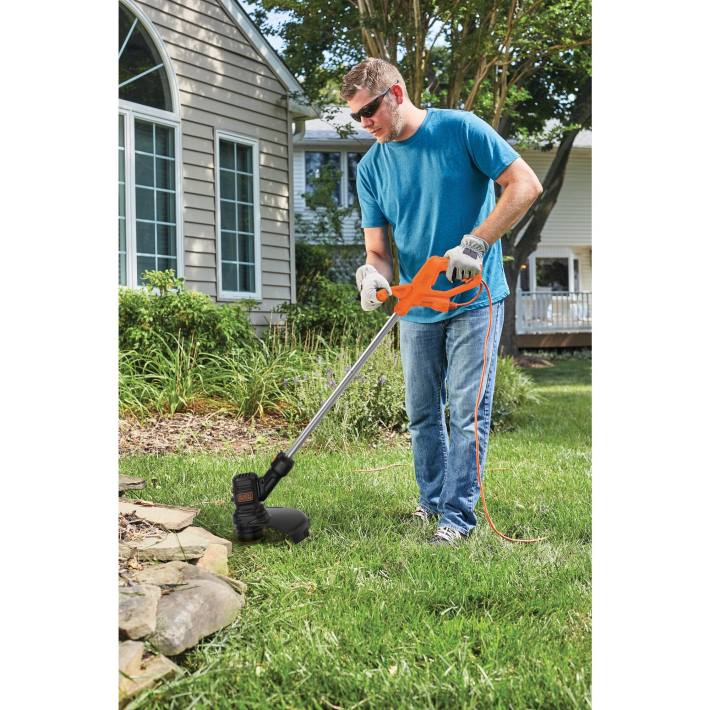 BLACK+DECKER trimer z vrvico 13-palčni 4 amper 8B2Z489 na prostem - Image 1
