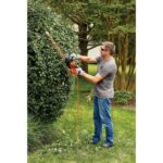 BLACK+DECKER škarje za živo mejo z 20-palčno žago na kabel 8B2Z504 na prostem